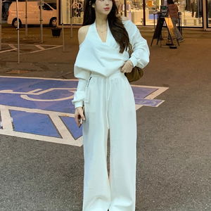 어깨트임 홀터 맨투맨 + 와이드 트레이닝 팬츠 세트 오버핏 루즈핏 오프숄더 브이넥 긴팔