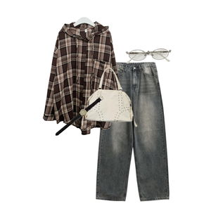 데님,셔츠,숄더백 코디