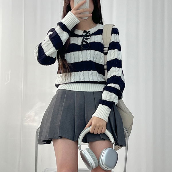 海軍藍條紋麻花編織短版圓領針織上衣