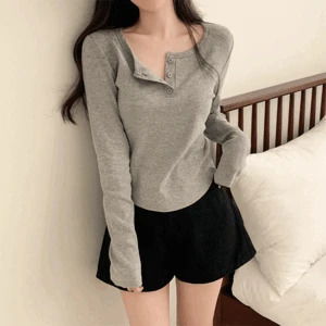 다린느 라운드 버튼 세미크롭 굴림 긴팔 티셔츠 (자켓이너,기본티)