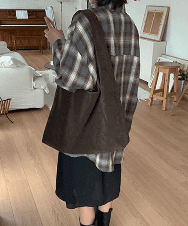 모코어 스웨이드 숄더백