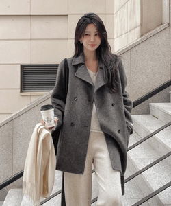 (울70%/핸드메이드) 디멜리 하이넥 더블 루즈핏 스트랩 핸드메이드 하프 코트