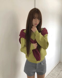 アヴィルベーシックラウンドネック長袖ニット