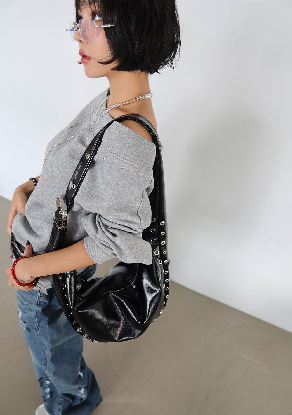 가방 모델 착용 이미지-S1L68