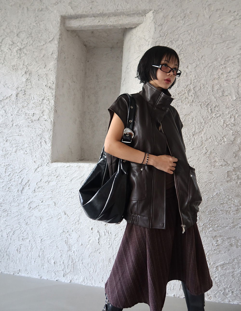 가방 모델 착용 이미지-S1L83