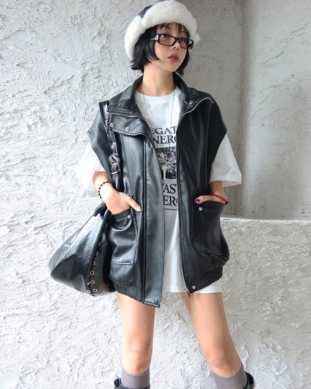 가방 모델 착용 이미지-S1L87