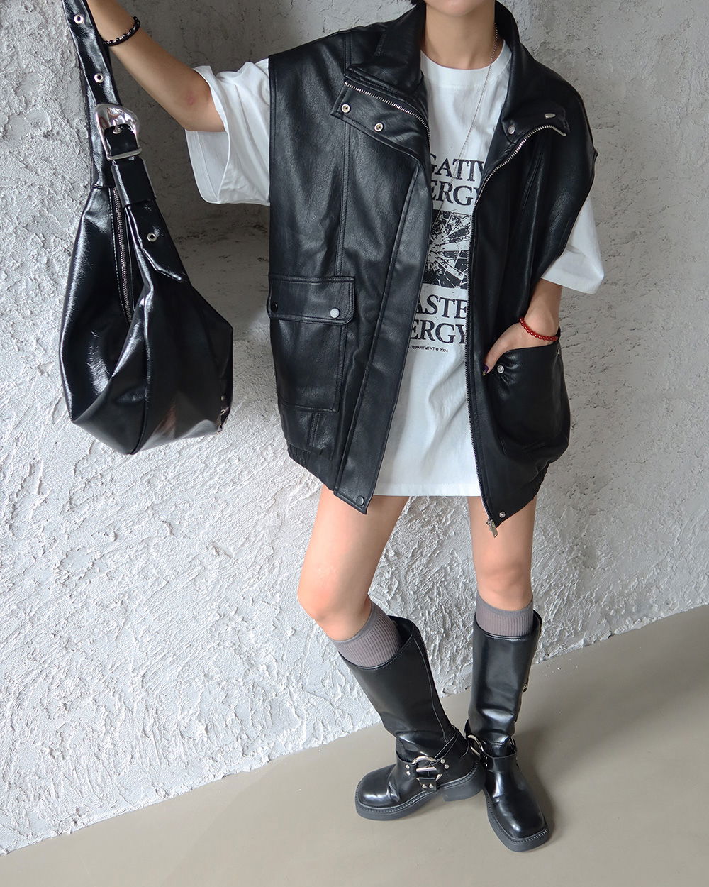 가방 모델 착용 이미지-S1L88