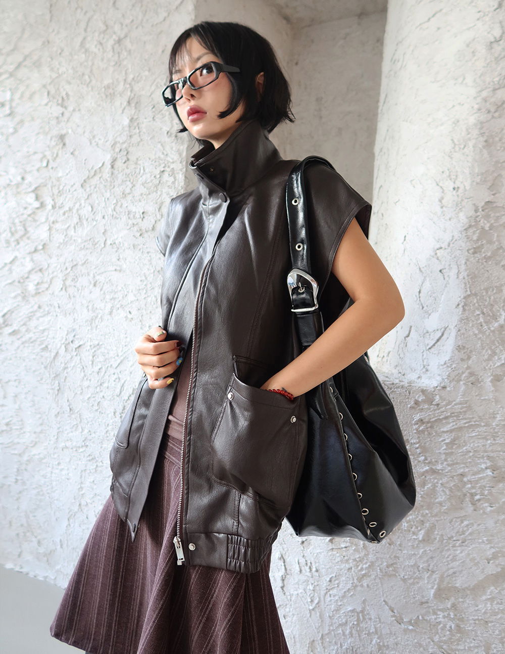 가방 모델 착용 이미지-S1L86