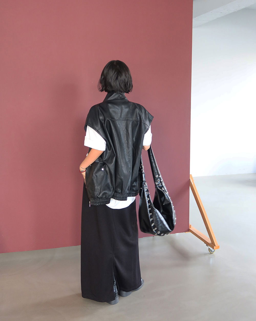 가방 모델 착용 이미지-S1L92