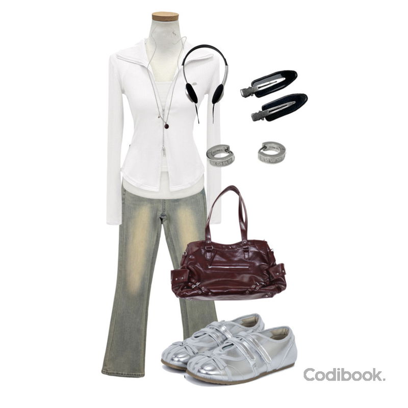 NONCODE 로마 링 이어링,anyonemore 피쉬 블랙 헤어 집게핀,ondeed 필크 레트로 Y2K 헤드폰 아이폰 C타입 8핀 이어폰 줄 헤드셋등을 매치한 코디