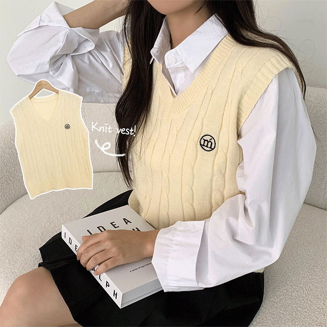 Uton Loose-fit V-Neck twisted embroidery Knitwear vest