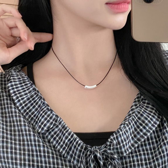 String necklace 项链