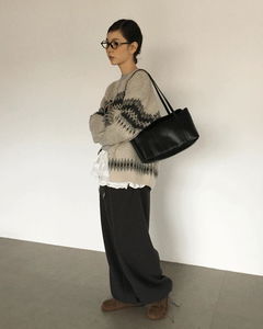 翻蓋皮革肩背包