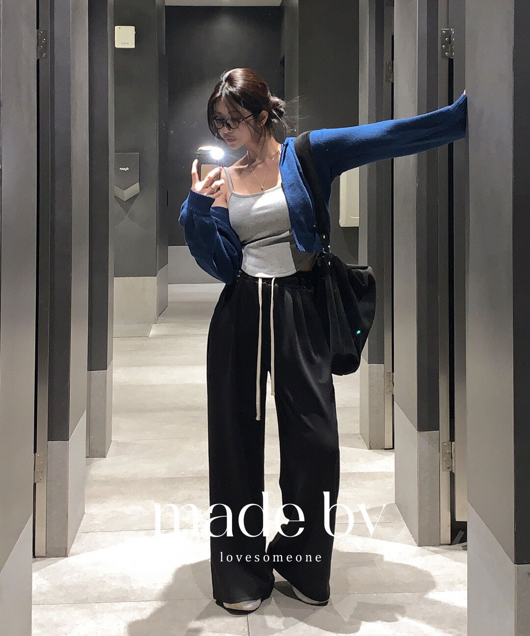 Wide pin tuck banding training sweatpants