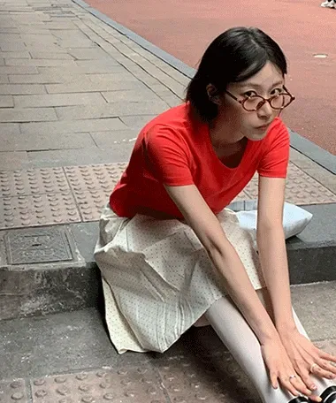 사이프 절개 라인 슬림핏 티셔츠