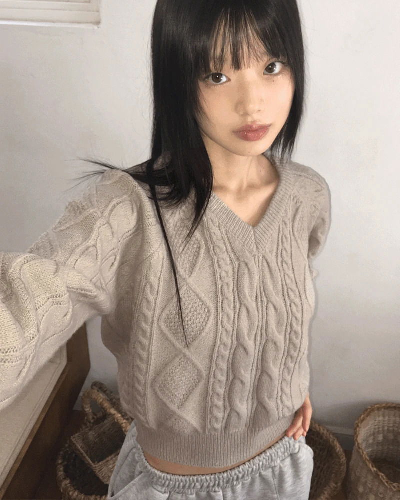 Louvert Twisted Fisher V-Neck Knitwear  针织衫