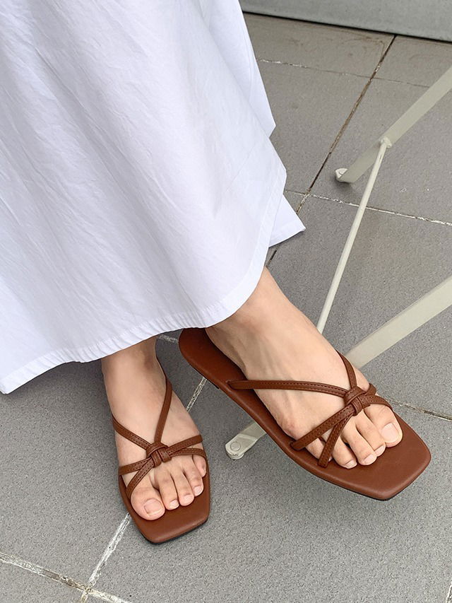 ピーブンスクエアストラップねじりスリッパサンダル梅雨ルック