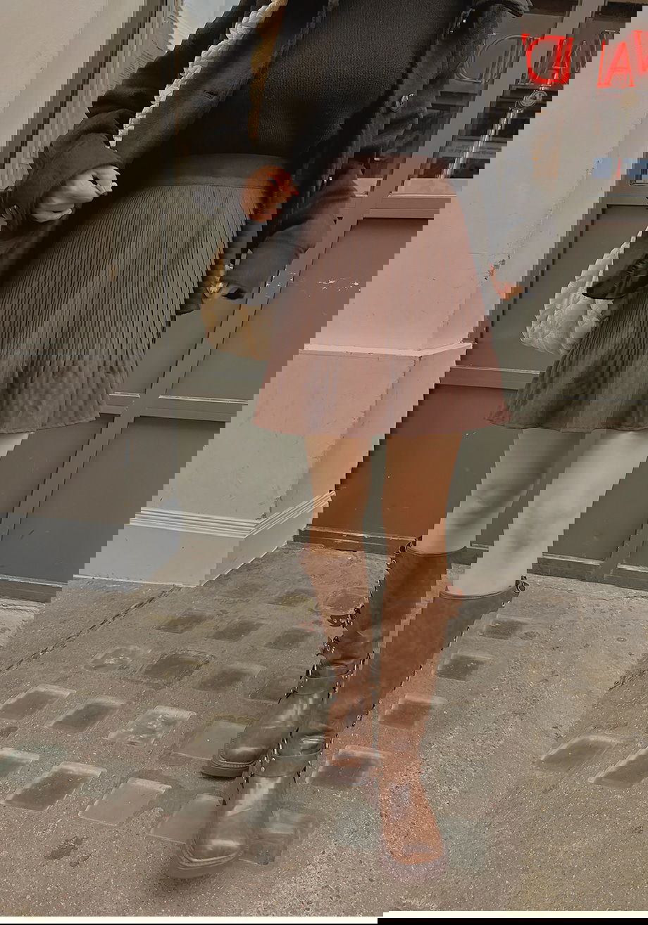 리리앤코 로웬드 겉기모 스판 뒷밴딩 플리츠 치마바지