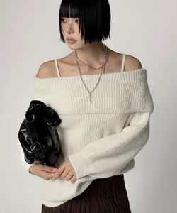 제니츠 베이직 루즈핏 오프숄더 긴팔 니트 Loose Off-Shoulder Long Sleeve Knit