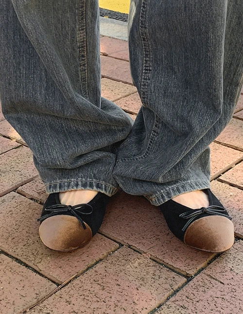 노베르 배색 벨벳 플랫슈즈