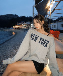 ニューヨークワンオフショルダーボートネックルーズフィットスウェットTシャツ