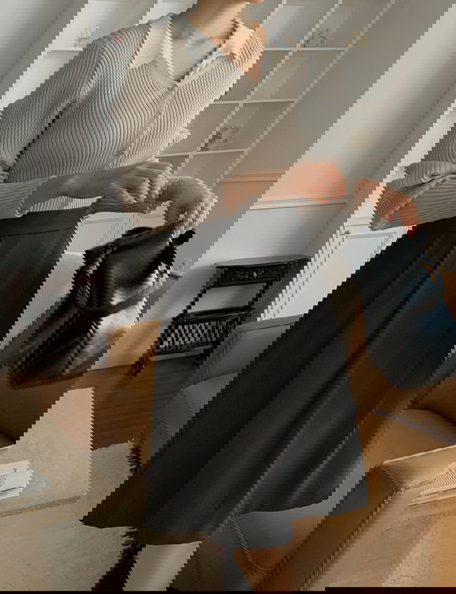 리리앤코 리엔이즈 핀턱 미디 스커트