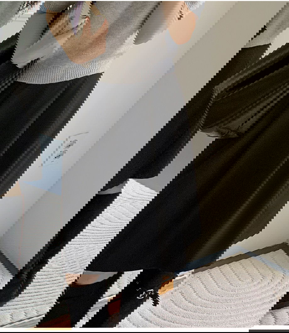 리리앤코 리엔이즈 핀턱 미디 스커트