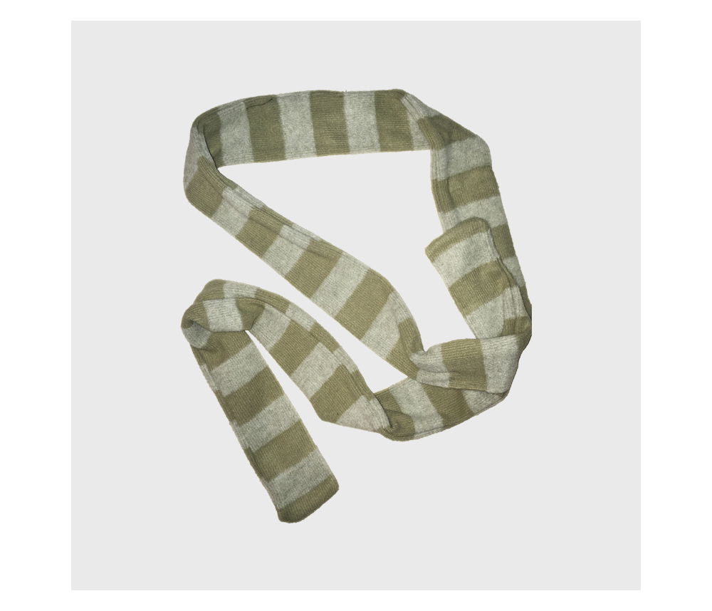 머플러 화이트 색상 이미지-S1L11