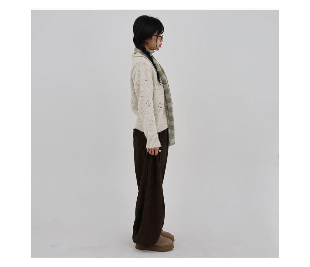 머플러 모델 착용 이미지-S1L4