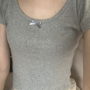 リボンフリル半袖Tシャツ