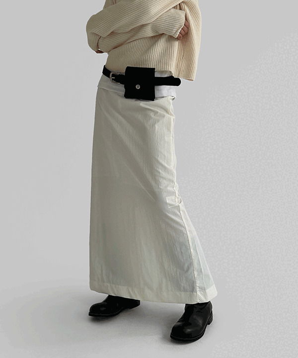 Rain back slit nylon long skirt