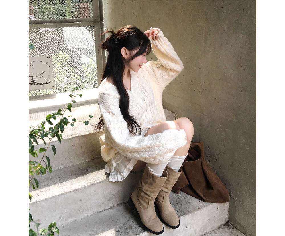 mini skirt model image-S1L42