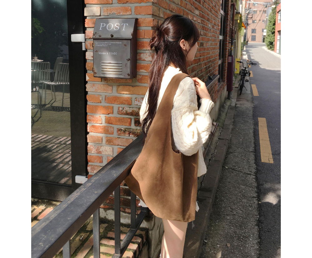 mini skirt model image-S1L18