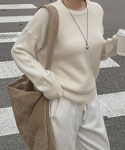 基本款圓領寬鬆長袖針織上衣