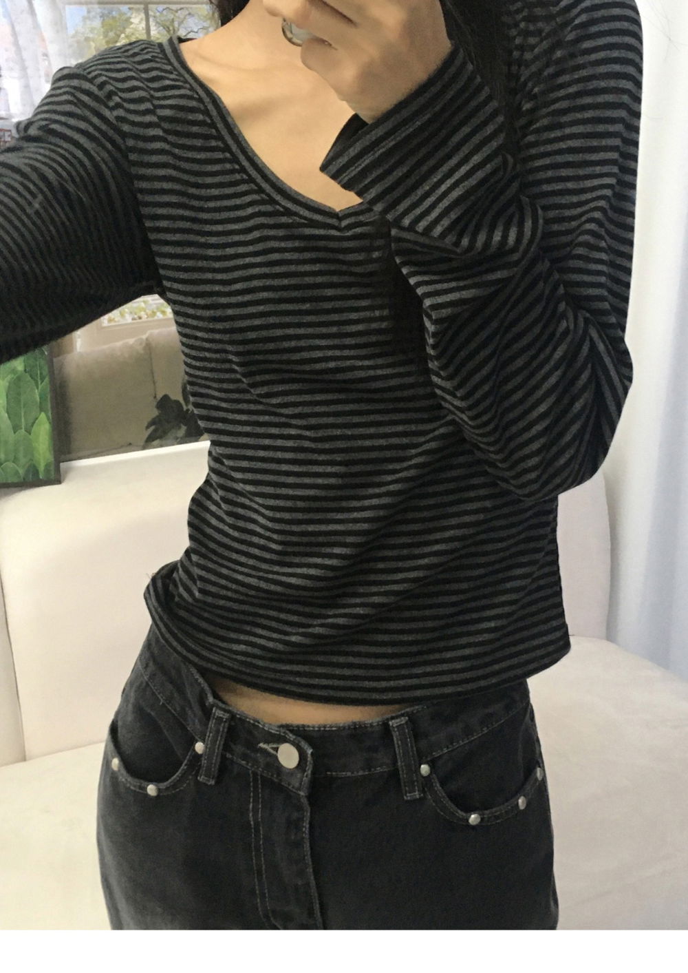 long sleeved tee model image-S1L17