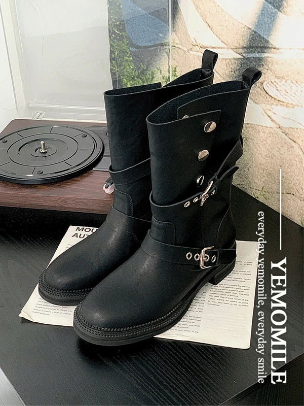 モーメントバックルレザーブーツ