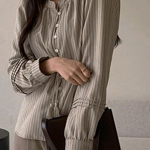 테스디핀 스트라이프 스트랩 셔링 블라우스