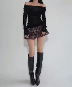 Off-the-shoulder winter skirt with cancan mini skirt