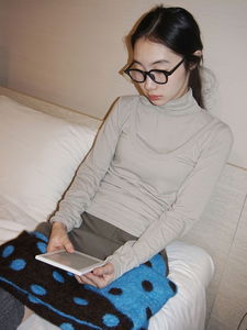 Sandal Layered Wool Turtleneck T-shirt