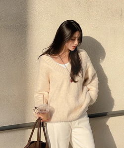 Melozon Basic V-Neck Neck Thick Mohair Hairy Overfit Long Sleeve Knitwear 