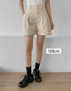 Diagonal Split pin tuck back banding golden roll-up shorts