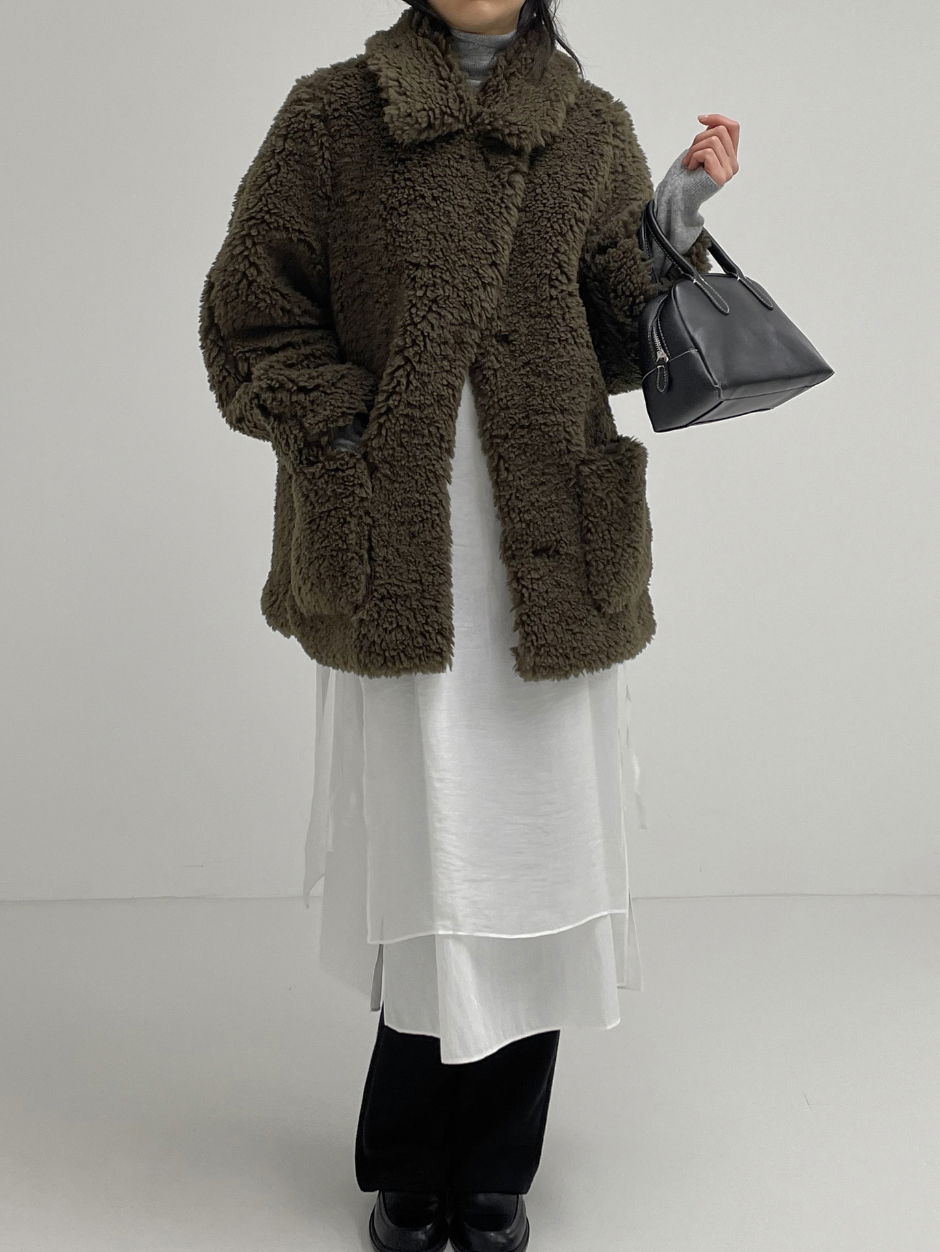 가방 모델 착용 이미지-S2L3