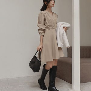 엔디라 랩 핀턱 미디 원피스