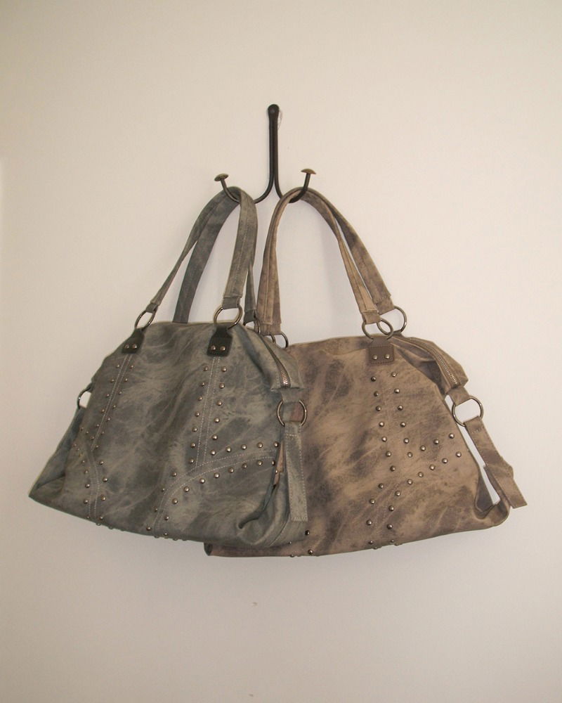 노라 레더 스터드 빅 숄더백
