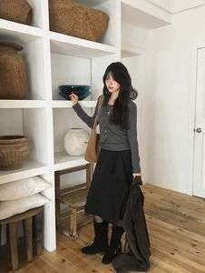 엘리 스트라이프 미디스커트