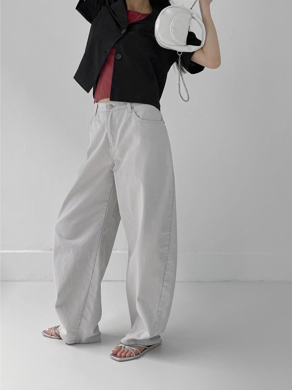 바지 모델 착용 이미지-S4L4