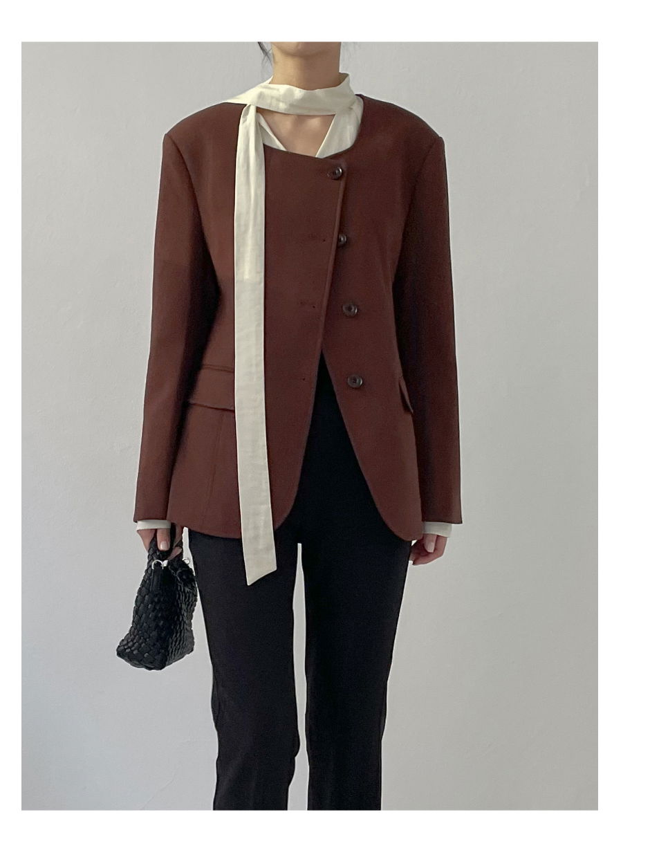 바지 모델 착용 이미지-S3L12