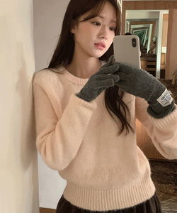 柔軟質感圓領羊毛長袖針織上衣