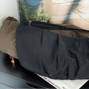 메이비 나일론 크로스 백