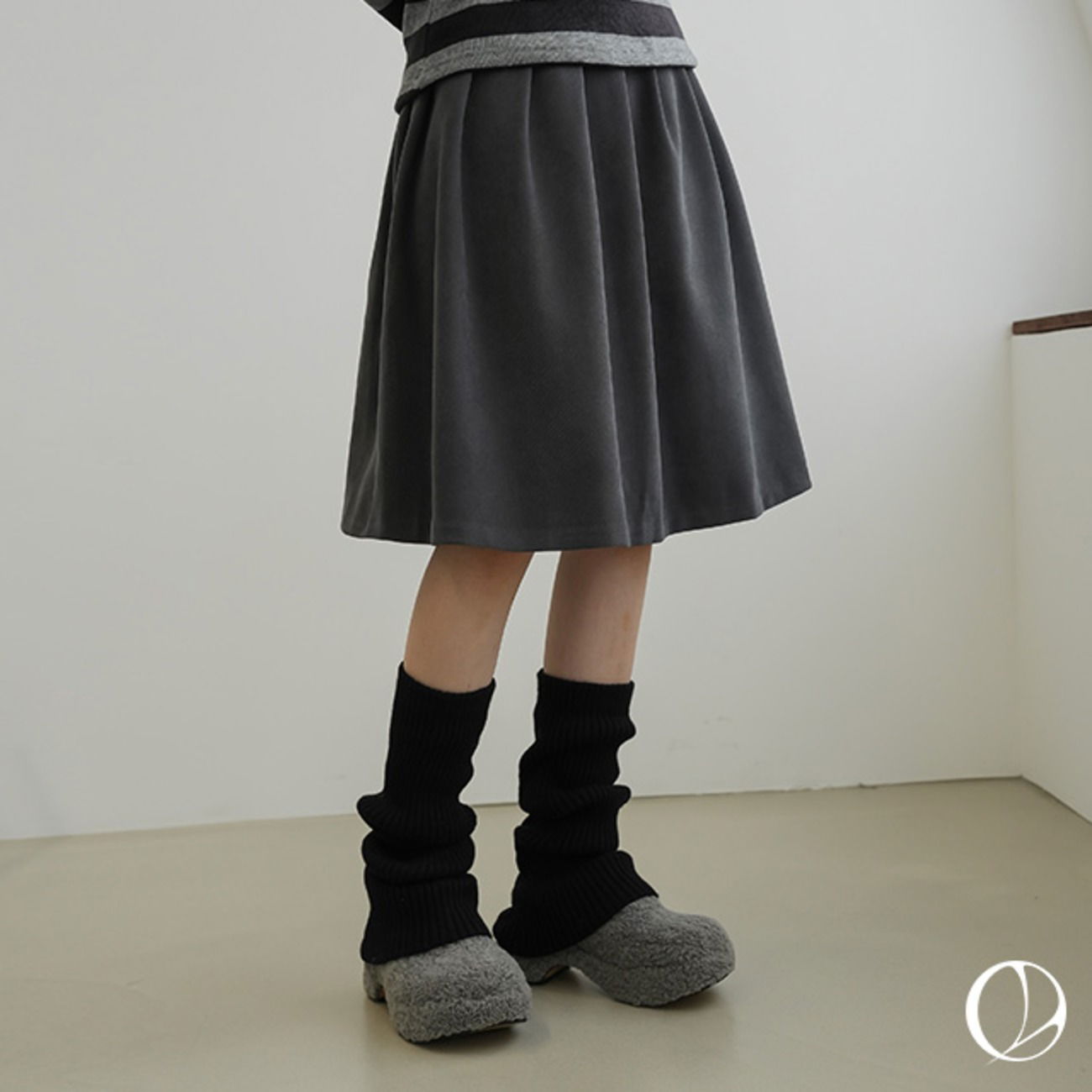 灰色百褶中長款A字裙